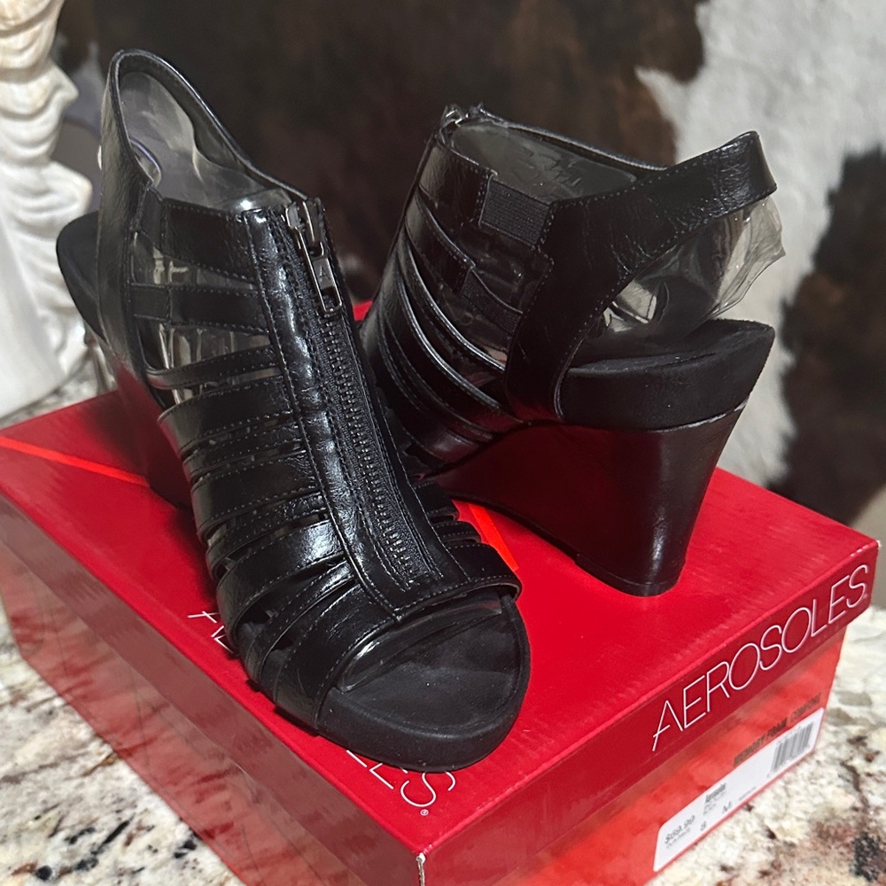 AEROSOLES Black Strappy Wedge Sandals
